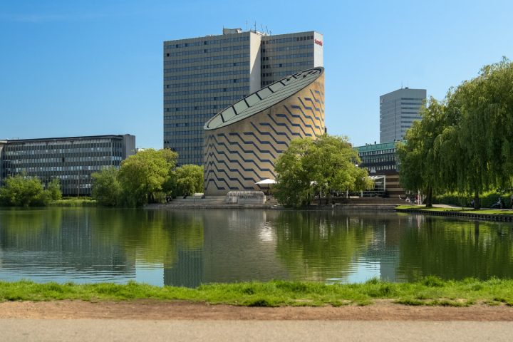 Humanoide robotter i København: Planetarium har to – og i Lyngby sælges de til virksomheder